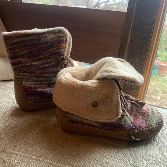 BearPaw Knitted Foldover Boots - Picture 6 of 6